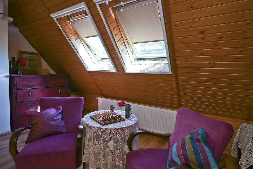 Bell House Villa Bukkzserc Bagian luar foto