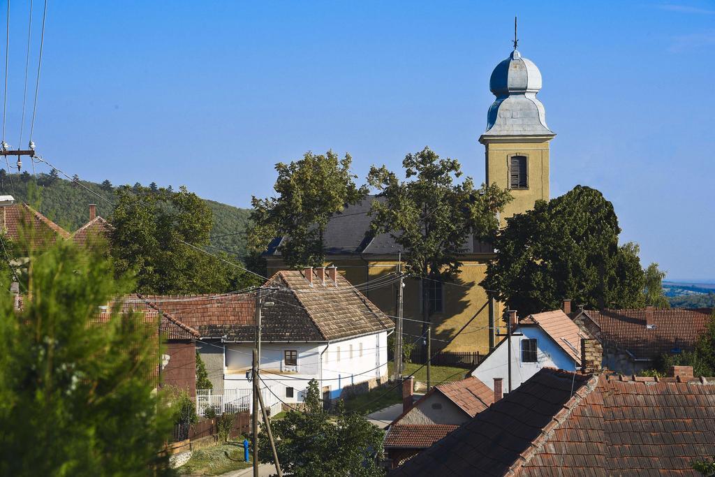 Bell House Villa Bukkzserc Bagian luar foto